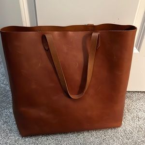 Almost brand new Madewell Transport tote. Excellent condition. Used only once